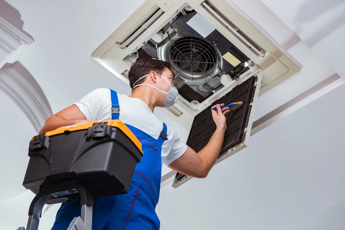 repairmen-are-periodically-repairing-cleaning-air-conditioner-3